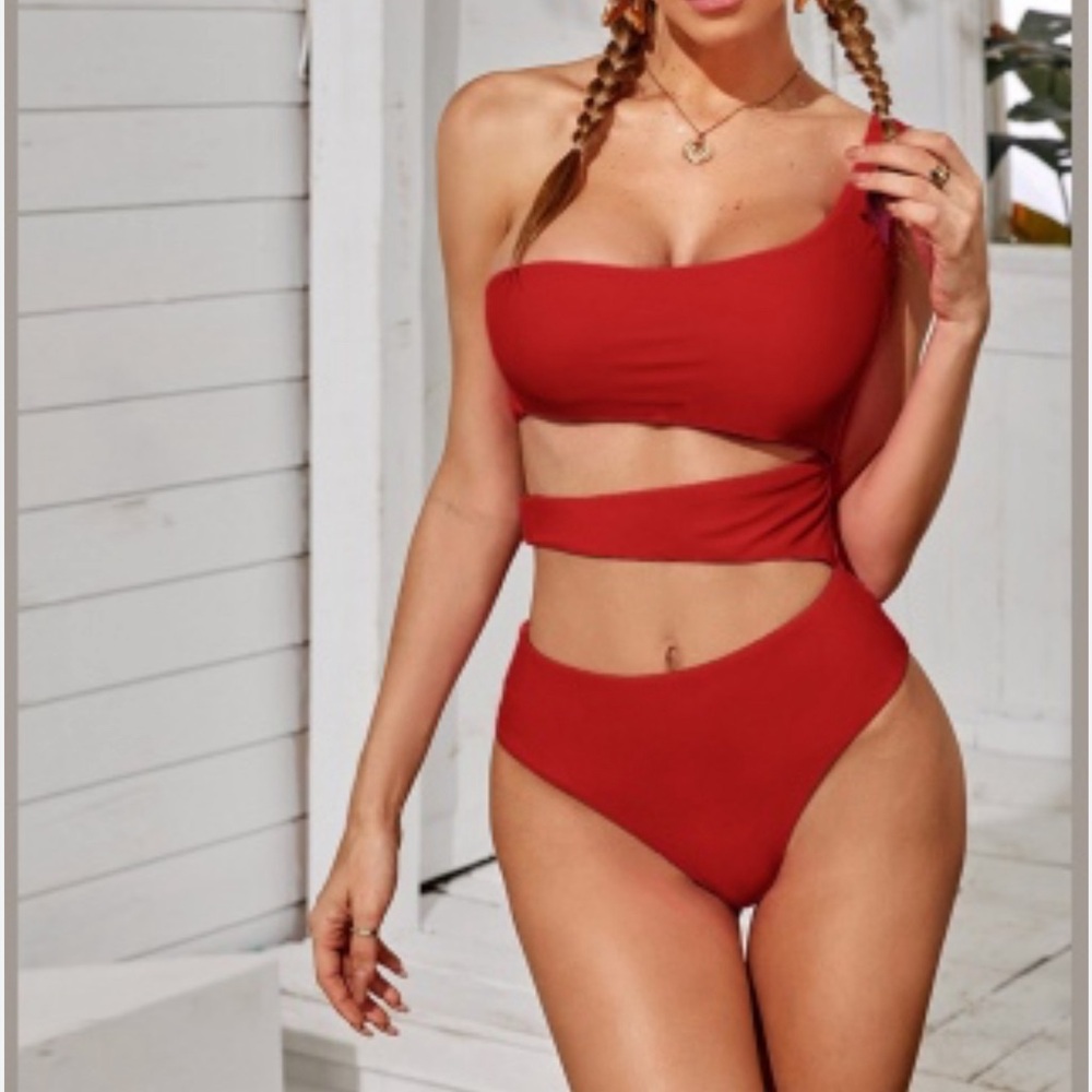 Cut-out One Shoulder One Piece Swimsuit